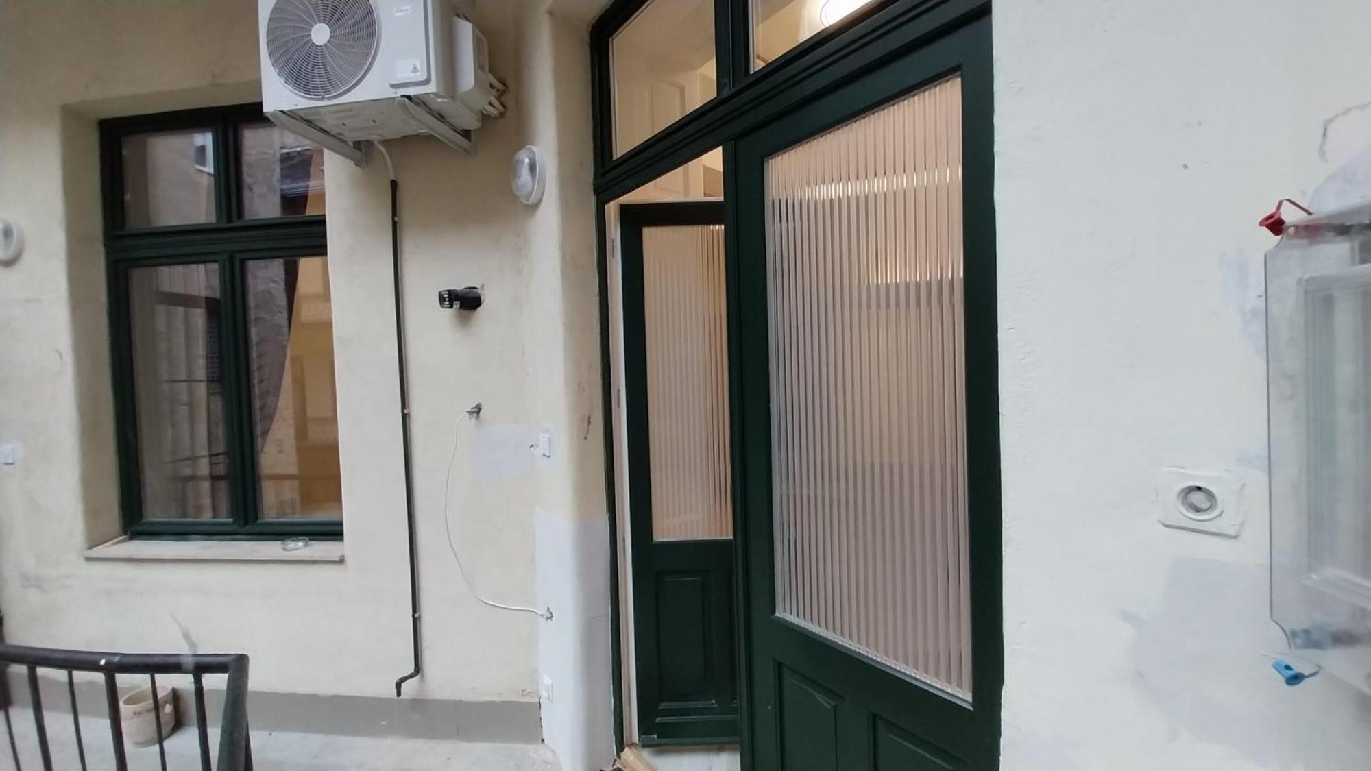 Szekely Apartment Near Deak Ferenc Square With Free Parking In Garage Budapeşte Dış mekan fotoğraf